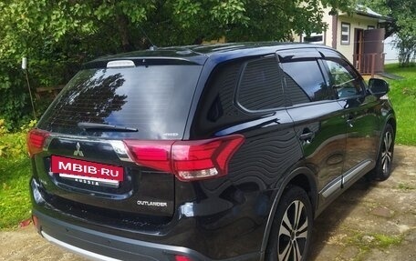 Mitsubishi Outlander III рестайлинг 3, 2015 год, 1 640 000 рублей, 7 фотография