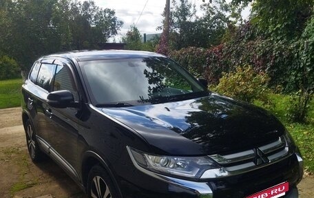Mitsubishi Outlander III рестайлинг 3, 2015 год, 1 640 000 рублей, 6 фотография
