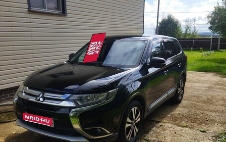 Mitsubishi Outlander III рестайлинг 3, 2015 год, 1 640 000 рублей, 9 фотография