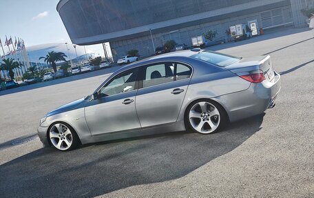 BMW 5 серия, 2004 год, 900 000 рублей, 3 фотография