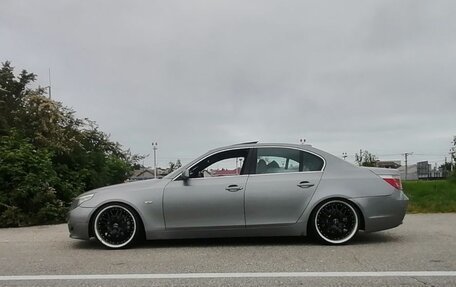 BMW 5 серия, 2004 год, 900 000 рублей, 8 фотография