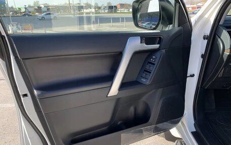 Toyota Land Cruiser Prado 150 рестайлинг 2, 2019 год, 6 100 000 рублей, 17 фотография