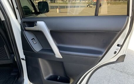 Toyota Land Cruiser Prado 150 рестайлинг 2, 2019 год, 6 100 000 рублей, 21 фотография