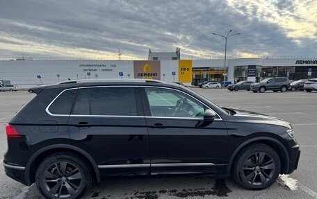 Volkswagen Tiguan II, 2018 год, 2 190 000 рублей, 3 фотография