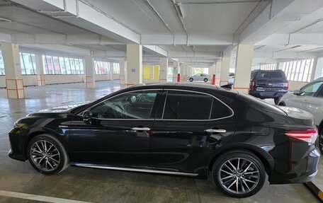 Toyota Camry, 2023 год, 3 900 000 рублей, 2 фотография