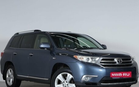 Toyota Highlander III, 2013 год, 2 499 000 рублей, 2 фотография