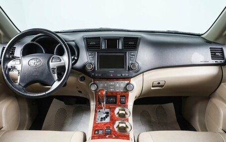 Toyota Highlander III, 2013 год, 2 499 000 рублей, 9 фотография