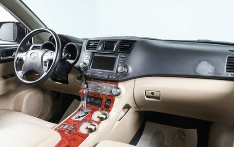 Toyota Highlander III, 2013 год, 2 499 000 рублей, 10 фотография