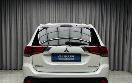 Mitsubishi Outlander III рестайлинг 3, 2015 год, 1 699 000 рублей, 5 фотография
