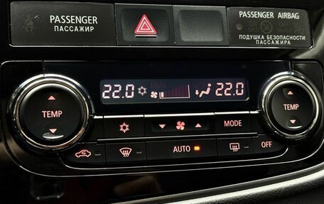 Mitsubishi Outlander III рестайлинг 3, 2015 год, 1 699 000 рублей, 18 фотография
