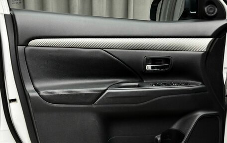 Mitsubishi Outlander III рестайлинг 3, 2015 год, 1 699 000 рублей, 26 фотография