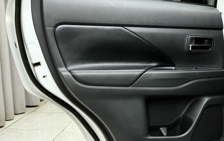 Mitsubishi Outlander III рестайлинг 3, 2015 год, 1 699 000 рублей, 30 фотография