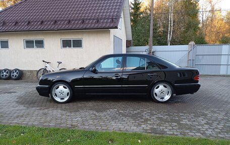 Mercedes-Benz E-Класс, 1998 год, 750 000 рублей, 3 фотография