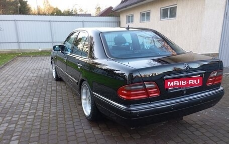 Mercedes-Benz E-Класс, 1998 год, 750 000 рублей, 5 фотография