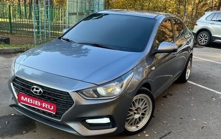 Hyundai Solaris II рестайлинг, 2017 год, 890 000 рублей, 1 фотография