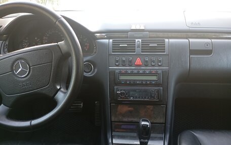 Mercedes-Benz E-Класс, 1998 год, 750 000 рублей, 12 фотография