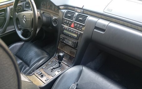 Mercedes-Benz E-Класс, 1998 год, 750 000 рублей, 10 фотография