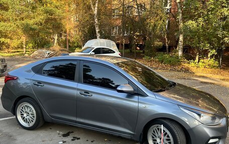Hyundai Solaris II рестайлинг, 2017 год, 890 000 рублей, 3 фотография