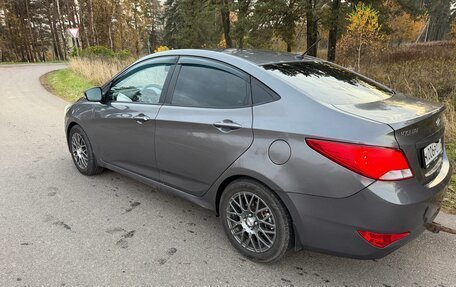 Hyundai Solaris II рестайлинг, 2015 год, 1 100 000 рублей, 3 фотография