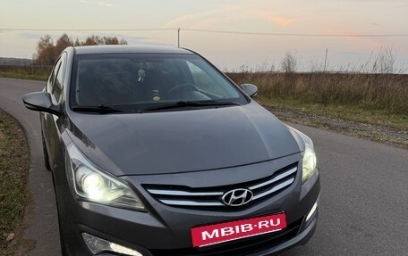 Hyundai Solaris II рестайлинг, 2015 год, 1 100 000 рублей, 2 фотография