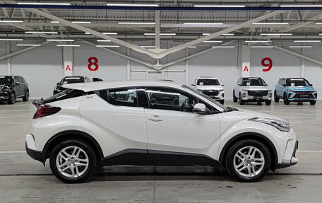 Toyota C-HR I рестайлинг, 2020 год, 2 570 000 рублей, 5 фотография