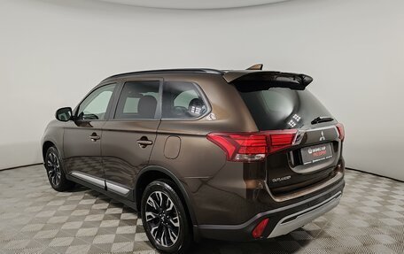 Mitsubishi Outlander III рестайлинг 3, 2021 год, 2 249 000 рублей, 7 фотография