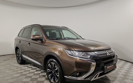 Mitsubishi Outlander III рестайлинг 3, 2021 год, 2 249 000 рублей, 3 фотография