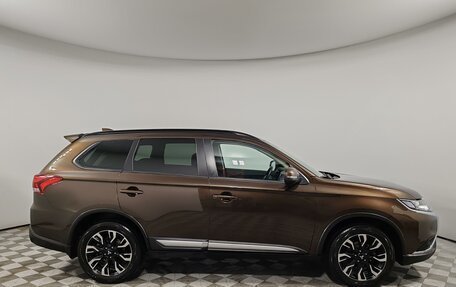 Mitsubishi Outlander III рестайлинг 3, 2021 год, 2 249 000 рублей, 4 фотография