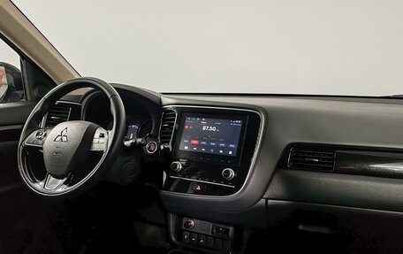 Mitsubishi Outlander III рестайлинг 3, 2021 год, 2 249 000 рублей, 11 фотография