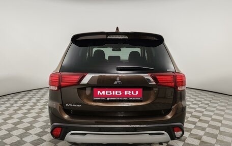 Mitsubishi Outlander III рестайлинг 3, 2021 год, 2 249 000 рублей, 6 фотография