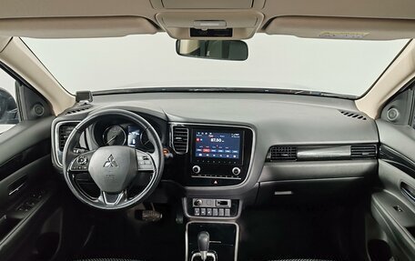 Mitsubishi Outlander III рестайлинг 3, 2021 год, 2 249 000 рублей, 14 фотография
