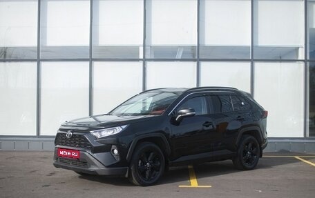 Toyota RAV4, 2021 год, 2 580 000 рублей, 1 фотография