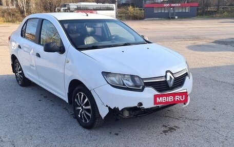 Renault Logan II, 2017 год, 320 000 рублей, 2 фотография