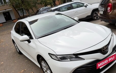 Toyota Camry, 2020 год, 2 000 000 рублей, 2 фотография
