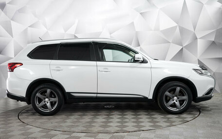 Mitsubishi Outlander III рестайлинг 3, 2015 год, 1 650 000 рублей, 4 фотография