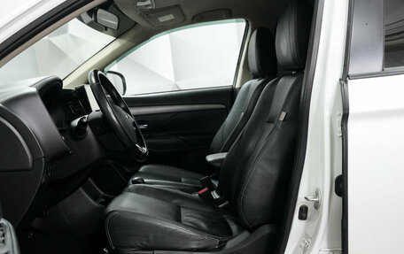Mitsubishi Outlander III рестайлинг 3, 2015 год, 1 650 000 рублей, 7 фотография