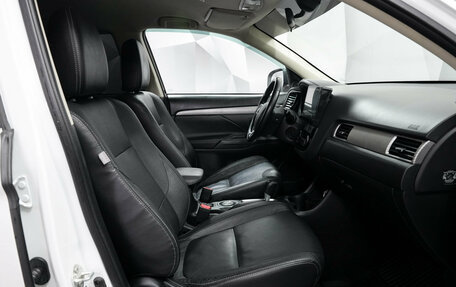Mitsubishi Outlander III рестайлинг 3, 2015 год, 1 650 000 рублей, 9 фотография