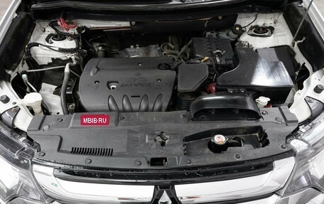 Mitsubishi Outlander III рестайлинг 3, 2015 год, 1 650 000 рублей, 13 фотография