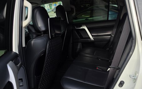 Toyota Land Cruiser Prado 150 рестайлинг, 2021 год, 5 550 000 рублей, 8 фотография