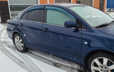 Toyota Avensis III рестайлинг, 2003 год, 800 000 рублей, 3 фотография