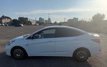 Hyundai Solaris II рестайлинг, 2013 год, 830 000 рублей, 3 фотография