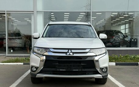 Mitsubishi Outlander III рестайлинг 3, 2018 год, 1 890 000 рублей, 2 фотография