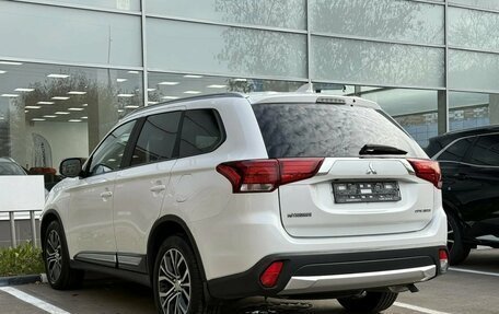 Mitsubishi Outlander III рестайлинг 3, 2018 год, 1 890 000 рублей, 4 фотография