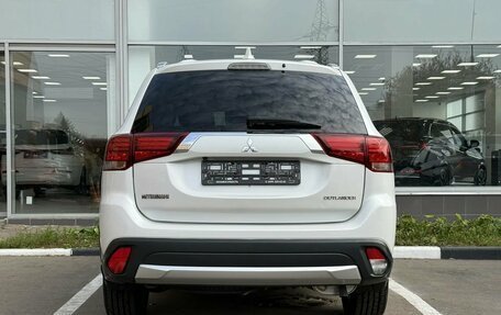 Mitsubishi Outlander III рестайлинг 3, 2018 год, 1 890 000 рублей, 5 фотография