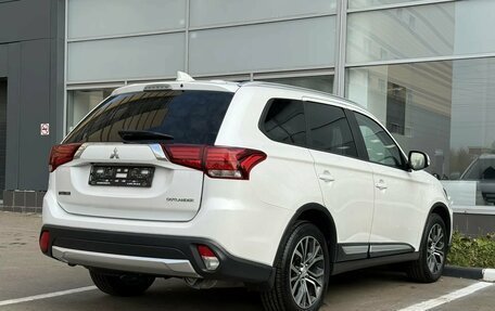 Mitsubishi Outlander III рестайлинг 3, 2018 год, 1 890 000 рублей, 6 фотография