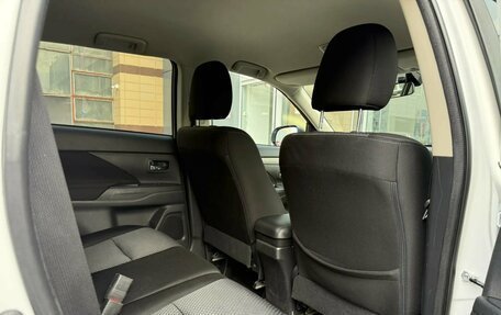 Mitsubishi Outlander III рестайлинг 3, 2018 год, 1 890 000 рублей, 12 фотография
