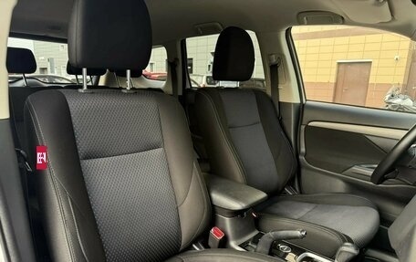 Mitsubishi Outlander III рестайлинг 3, 2018 год, 1 890 000 рублей, 11 фотография