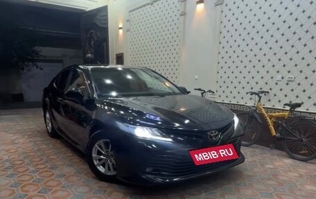 Toyota Camry, 2018 год, 2 550 000 рублей, 4 фотография