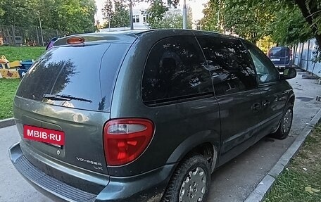 Chrysler Voyager IV, 2003 год, 300 000 рублей, 2 фотография