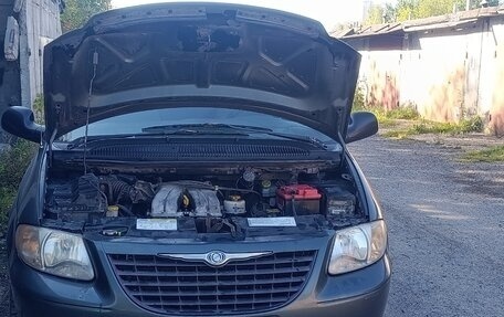 Chrysler Voyager IV, 2003 год, 300 000 рублей, 18 фотография